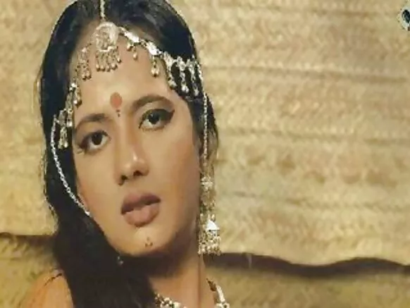 ඉන්දියානු නිරුවත් ආකෘතිය සරාගී හින්දි වාලා නිරුවත් මාදිලියේ ආකෘතිය