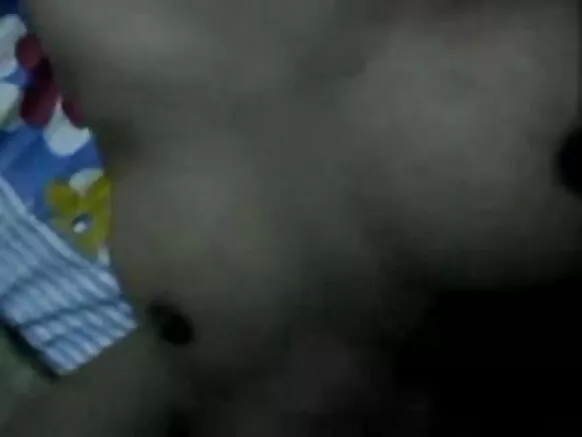 ඉන්දියානු බිරිඳ දෙමළ ඇගේ ස්වාමිපුරුෂයා විසින් සරාගී සම්පූර්ණ චිත්රපටයක් වාදනය කර කෙලවාගෙන බ්ලොජොබ් ලබා දෙයි