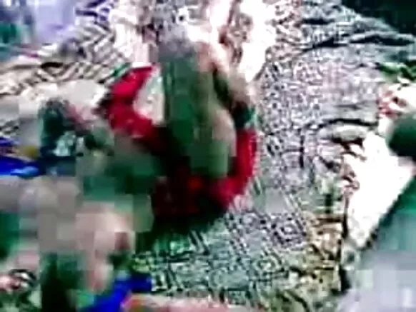 දේශී සරාගී චිත්රපට හින්දි පිංතූර චිත්රපටිය දේසි නැන්දා සැමියාගේ මිතුරා විසින් කෙලවා ඇත