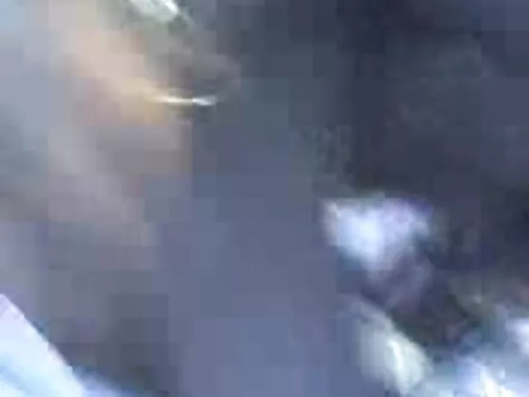 ඉන්දියානු කොල්ලන් කුකුළා සරාගී නිල් හින්දි ස්කූටරයේ කුකුළා සමඟ සෙල්ලම් කරයි