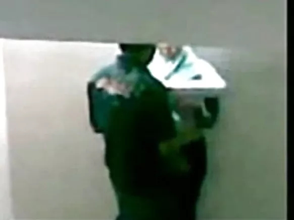 පඩිපෙළ Voyeur සරාගී ඡායාරූපය ඉංග්රීසියෙන් යවන්න