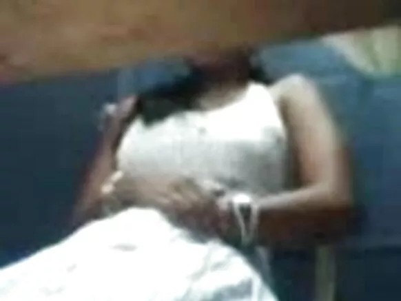 ඉන්දියානු තරුණියක් සයිබර් කැෆේ සරාගී චිත්රපටයක් hd cybercafe හි ස්වයං වින්දනයේ යෙදෙයි