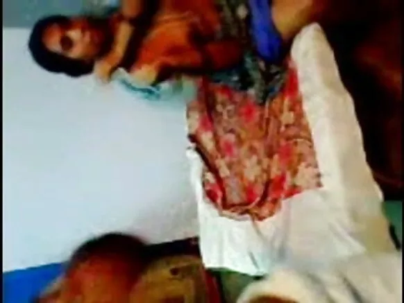 ඇගේ සැමියා මදුරාසි සරාගී චිත්රපටයෙන් දේශී නැන්දා කෙලෙව්වා