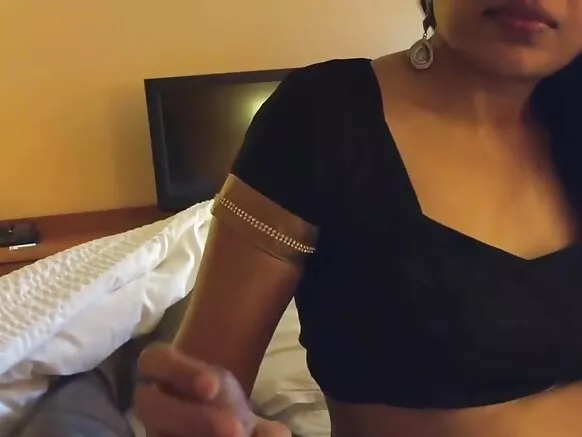 ලස්සන කුකුළා කරීනා කපූර්ගේ සරාගී වීඩියෝ චිත්‍රපටිය උරා බොන රූමත් ඉන්දියානු තරුණියක්