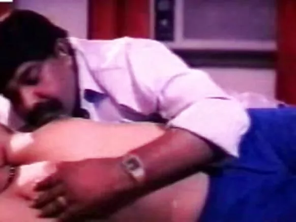 බොලිවුඩ් මල්ලු ආදර bf සරාගී චිත්‍රපටය වැඩිහිටියන් සඳහා b ශ්‍රේණියේ චිත්‍රපටයකි