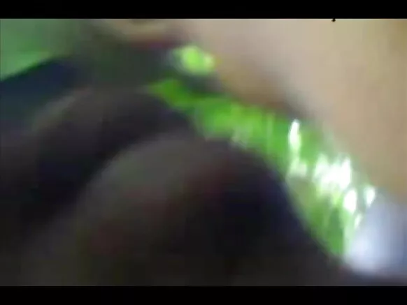 ලැජ්ජයි කෙල්ල එළිමහනේ කොල්ලෝ දෙන්නෙක් එක්ක ඇඳුම් ගලවන දෙමළ සරාගී චිත්රපටියක් යවයි