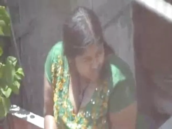 Gorda aunty වීඩියෝවේ ගුණාත්මක භාවය ටික වේලාවකට පසු වැඩි දියුණු වේ, සරාගී චිත්රපට රූපය