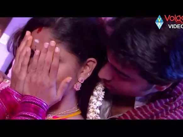 ලින්ඩා කෙල්ල මල්ලු ඉංග්රීසියෙන් රූපවාහිනියේ සරාගී කෙල්ල