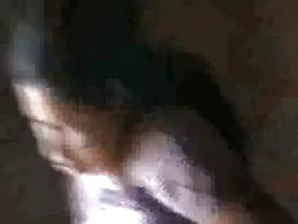 Hot Indian Aunty ඇගේ තෘප්තිමත් සේවාදායකයා තෘප්තිමත් කිරීමට උත්සාහ කරයි - III