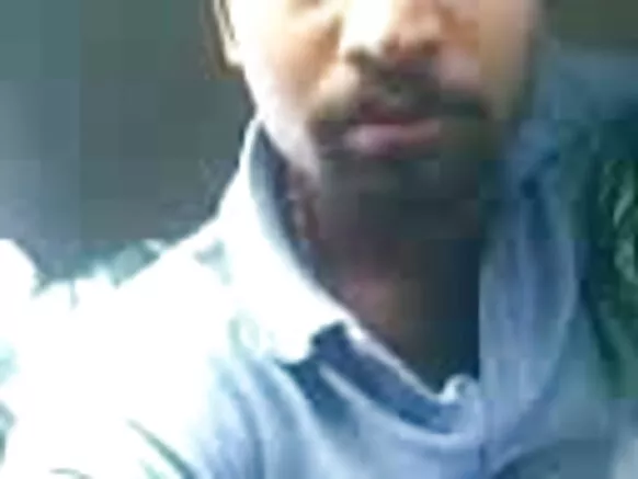 හින්දි හින්දි රූපයේ සරාගී චිත්රපටයේ සිටගෙන සිටින අසරු නැන්දා