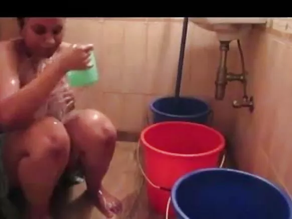 සරාගී සරාගී රාණි චැටර්ජි කි සරාගී චිත්රපටය බබී රෙදි සෝදන