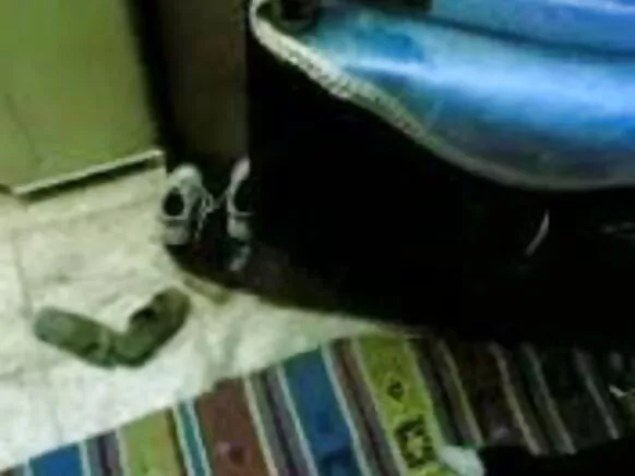 උණුසුම් අරාබි තරුණිය මුරේ ඇගේ දැරියගේ තනපට පෙන්වන ශිල්පාෂේ සරාගී චිත්රපටිය