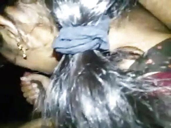 අලුත විවාහ වූ අසල්වැසියා මගේ කුකුළා උරා බොනවා