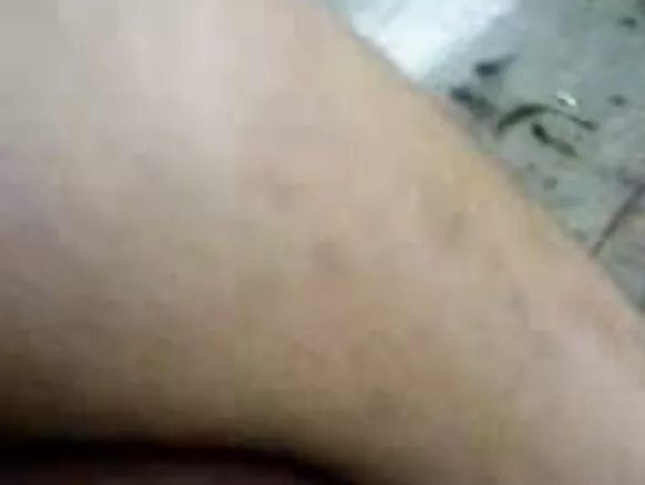 රතු සල්වාර් කෙල්ල සරාගී චිත්‍රපටිය නව ඉංග්‍රීසි ගැහැණු ළමයා පෙන්වයි