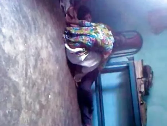 දේශී යුවළ සැඟවුණු කුටියේ කෙලවති