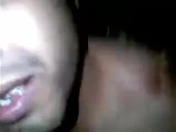 ඇන්ටි හොට් ඉන්දියන් ඇන්ටි තම ලොක්කාගේ පුතාට බුද්දිමත් ලෙස කෙලවමින් හින්දි සරාගී චුඩායි හොට් චිත්රපට සංදර්ශන