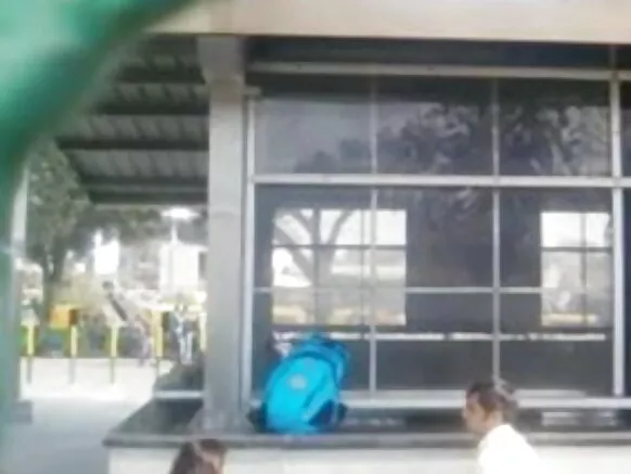 කෙල්ලෝ කෙල්ලෝ ළඟ බ්ලෝජොබ් දෙන දේශි හූ කෙල්ල ඇත්තටම මදුරාසි සරාගී ඡායාරූපය