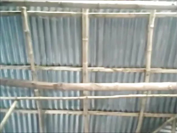 උරන්න කොමඩු ටිකක් පෙන්වන්න