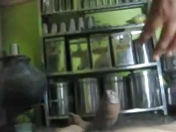 ඉන්දියා ඩෙල් සූර් නැන්දා තම සහකරුගේ කුකුළා අන්තර්ජාලය හරහා විදීමට සූදානම් වේ