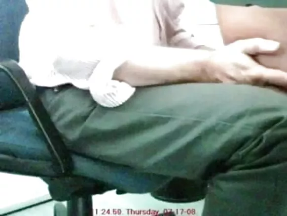 හින්දි ඔෆිස් කෙල්ලගේ ඔෆිස් කෙල්ල සරාගී මාන්සි බොස් කැබින් 15 එකේ පුටුවක් උඩ කෙලවුනා