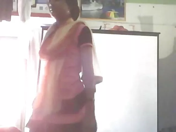 22 ලස්සන සහ සරාගී චිත්රපට වැඩසටහන ඇගේ පෙම්වතා විසින් තද කළ ලස්සන තනපට