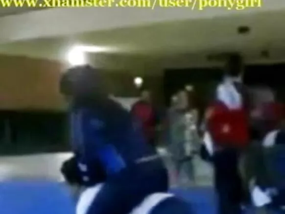 ponyplay නව ත්රිත්ව සරාගී ඉන්දියානු චිත්රපටය