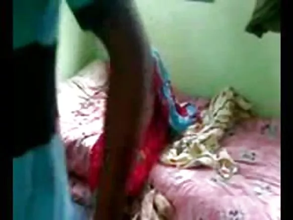 සැබෑ හින්දි සරාගී චිත්රපටය hd desi bhabhi ගෙදරදී ඇගේ මස්සිනා විසින් කෙලවා ඇත