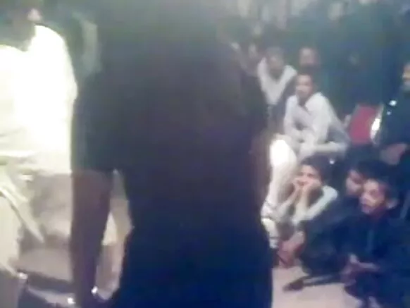 පාකි පොල සමග සරාගී පකි සරාගී චිත්රපටය ගුජරාටි මුජ්රා