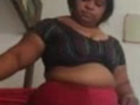 ඉන්දියාවේ සරාගී චිත්රපටිය බිග් බූබ්ස් ඇන්ටි 1334