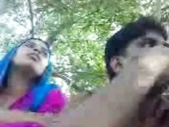 Desi aunty හින්දි සරාගී හින්දි චිත්රපටිය සරාගී මිය යන දේශී නැන්දා උද්යානයේ ස්වයං වින්දනයේ යෙදෙන