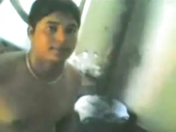 විශාල තන පුඩු වල පුටෝ මිල්ෆ් ඉතා සරාගී ත්රිත්වයක් ඇත