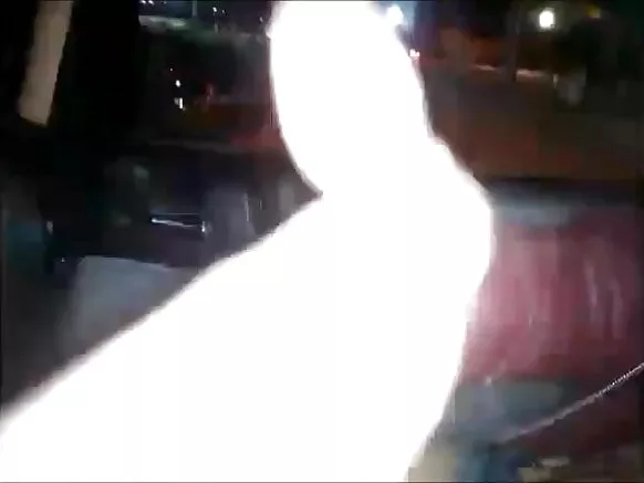 ඉන්දියානු යුවලක් යුවලක් සඳහා සල්මාන් කි සරාගී චිත්රපටයක් පෙන්වයි