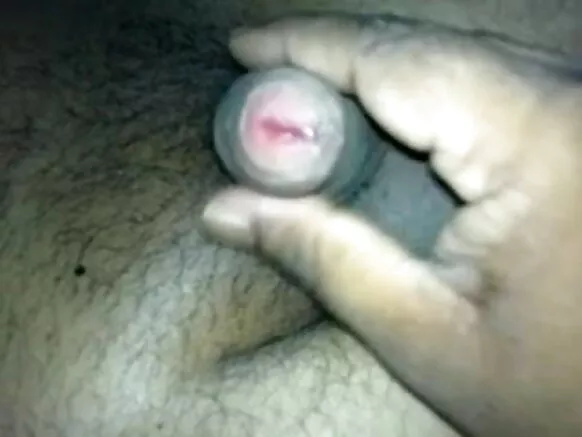 22 හැවිරිදි පිරිමි ළමයෙකු සඳහා හින්දි ස්වයං වින්දනයේ සරාගී කුකුළා රූප