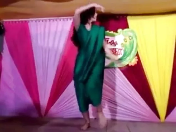 මහියා මහී මගේ හොඳම මිතුරා විවෘත සරාගී චිත්රපට වීඩියෝව (චිත්රපට නිළිය බංග්ලා දේශී මයි දේසි)