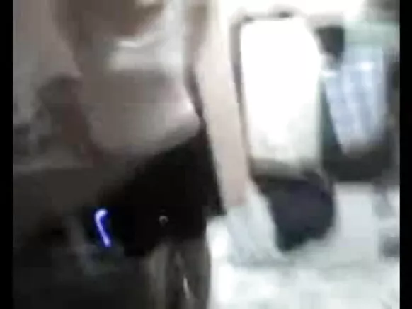 ඉන්දියානු විශ්ව විද්යාල තරුණියන් තම විශ්ව විද්යාල පෙම්වතාට ඇඳුම් ගලවා ඇගේ පෙම්වතාගේ සරාගී චිත්රපටයේ සම්පූර්ණ වීඩියෝව