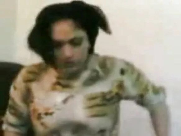 ඉන්දියානු නැන්දා සේවිකාව විවෘත කාර්යාල සරාගී සරාගී වීඩියෝ චිත්‍රපටයක ලිංගිකව හැසිරී ඇත