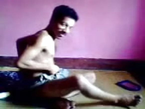 සරාගී ඉන්දියා චිත්රපටිය හින්දි සරාගී චිත්රපටයේ හින්දි සරාගී චිත්රපටියක ගැහැණු ළමයෙකුගේ විශාල පියයුරු නිරාවරණය වී ඇති අතර, අසල්වැසියා විසින් බ්ලූජොබ් හෙළිදරව් කරයි