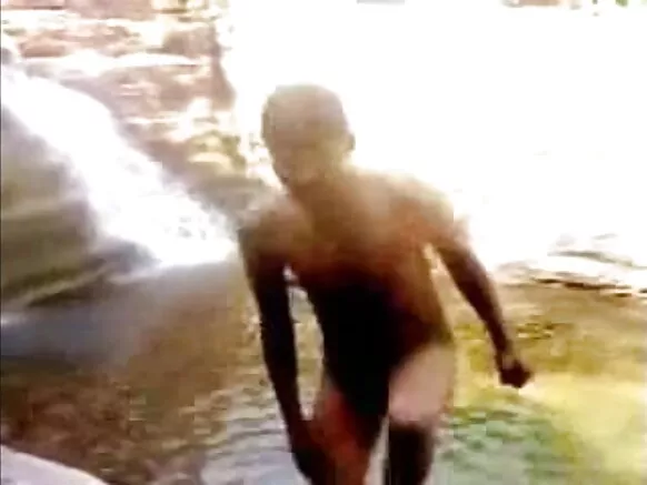 දේශී ග්රාමීය බිරිඳ ගං ඉවුරේ එළියේ කෙලවෙන වීඩියෝ සරාගී හින්දි චිත්රපටිය