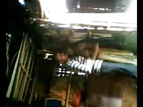 හින්දි භාෂාවෙන් අසල්වැසි සරාගී චිත්රපටයක් සමඟ නගර ගැහැණු ළමයා ලිංගිකව හැසිරීම