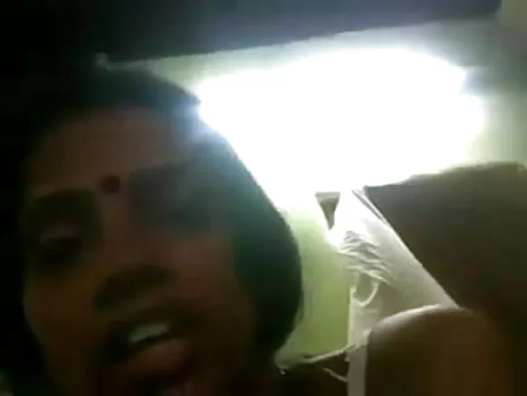 දෙසි බිරිඳ සැමියාගේ මිතුරාට පිදුරු දෙන ජංගම බ්ලෝජොබ් සහ සරාගී වීඩියෝ චිත්රපටය