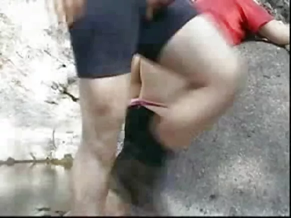 සරාගී චිත්රපටිය ඉන්දියා හින්දි චිත්රපටිය ගෝවා වෙරළේ ගල්පර පිටුපස ඉන්දියානුවන් සමග මගුල