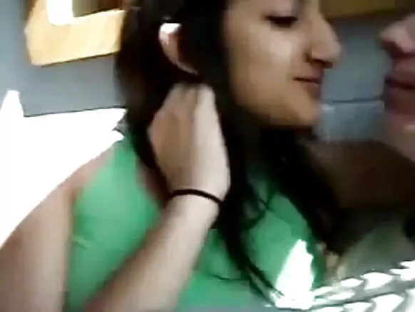 පෙරදිග ජාතිකයන් කැමති දේසි සහ පාකි මොරේනා සරාගී රන්වන් පැහැයට කැමැත්තක් දක්වයි