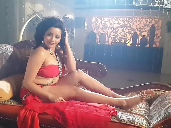 කවුරුහරි, බොලිවුඩ් ලාවා සහ වැටීමෙන් මොනාලිසා සරාගී චිත්රපටියක් සාදා ගන්න..