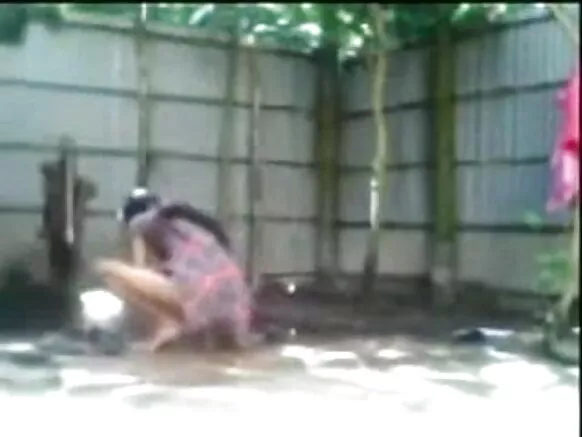 තරුණ හින්දි බෙංගාලි රූපලාවන්ය බෙන්ඩි