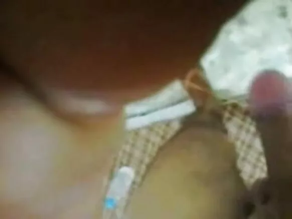 අපිරිසිදු ශ්රව්ය වීඩියෝ සමඟ ඇගේ සේවාදායකයා විසින් පෙරන ලද ගණිකා දේශීගේ අපිරිසිදු වීඩියෝව