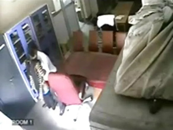 22 ලිංගික පාසල් ගුරුවරියක් පාසල් වන සතුන් සරාගී පතල තුළ ලිංගිකව හැසිරී ඇත