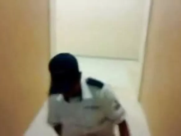 හින්දි සරාගී නිල් චිත්රපට ඡායාරූපය p1 නැන්දා සමඟ