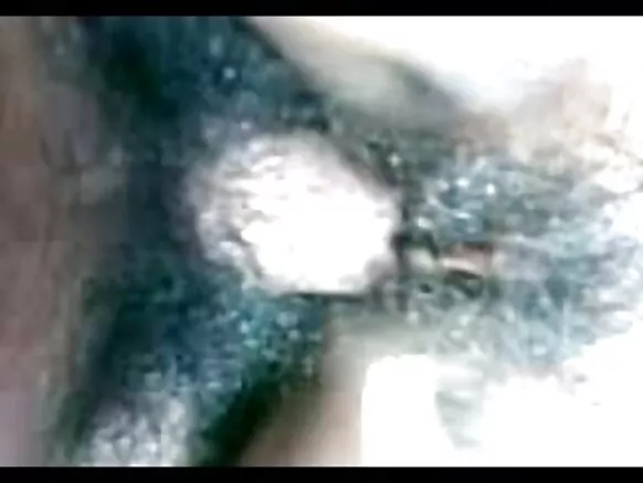 විශ්වවිද්යාල දැරිය පන්තියේ සරාගී චිත්රපට චිත්රපටයක් සමඟ ලිංගිකව හැසිරේ