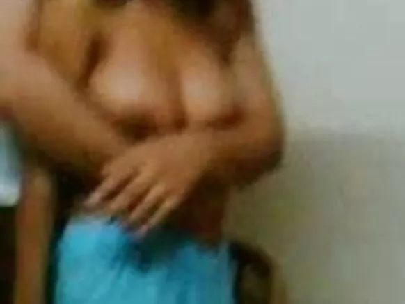 ඉන්දියානු බීඑෆ් සරාගී චිත්රපටය විශාල බූබ්ස්