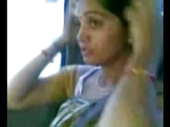 ප්රඥාවන්ත පරිණත ඉන්දියානු සරාගී නිල් හින්දි ඉදුණු පියයුරු මෝටර් රථයේ පියයුරු පෙන්වයි